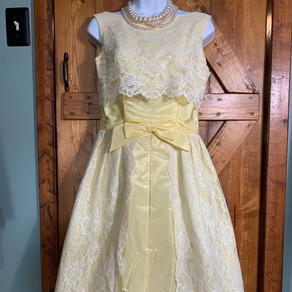 Vintage yellow lace dress - Picture 1 of 14